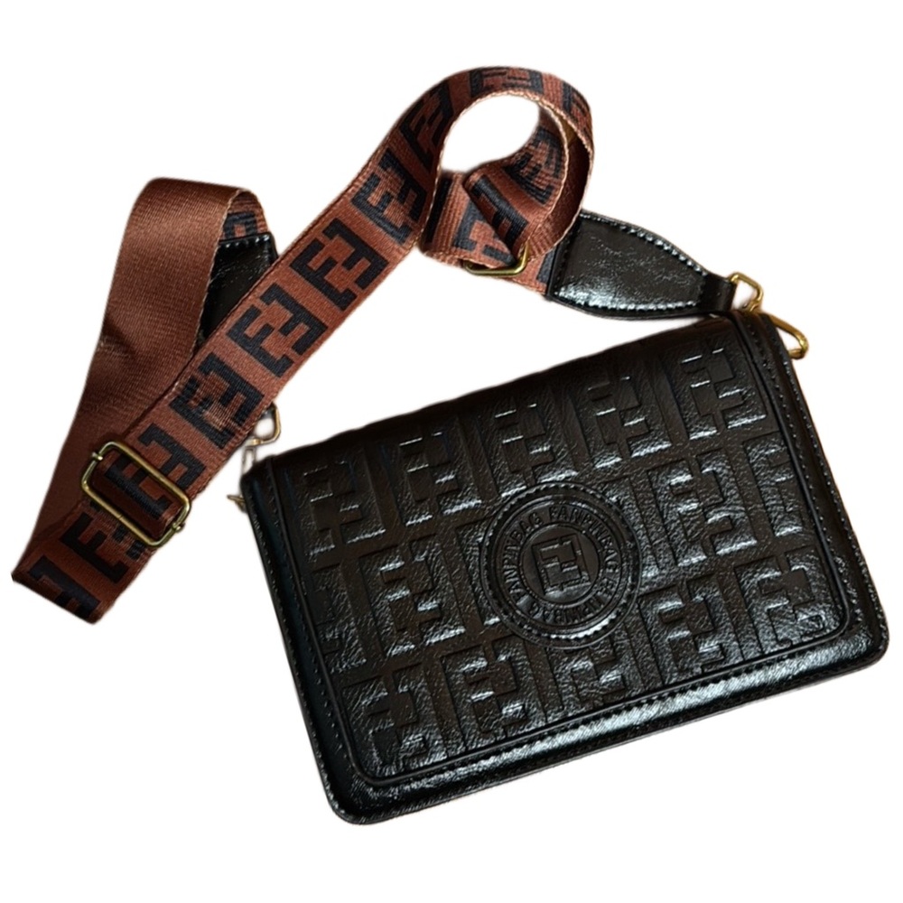 Fanpin Black leather Shoulder Bag in perfect condition brown adjustable strap